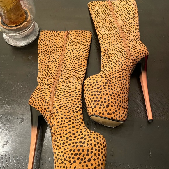 Stiletto Leopard print suede platform boots! These are super sexy! Size 38/7.5 - Picture 4 of 16